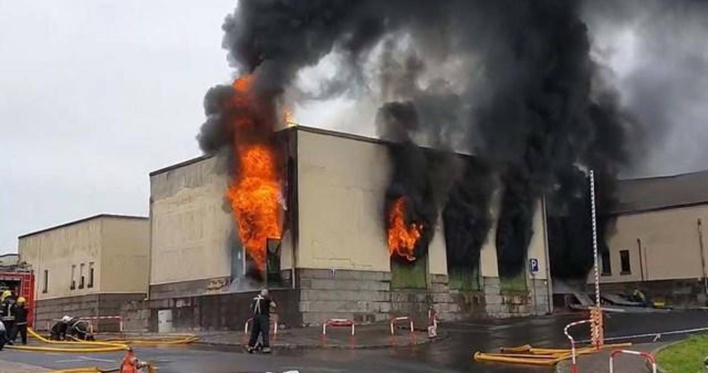 Anomalia na bateria de condensadores do hospital de Ponta Delgada não foi corrigida