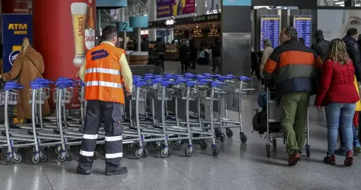 Greve nos aeroportos desconvocada após acordo