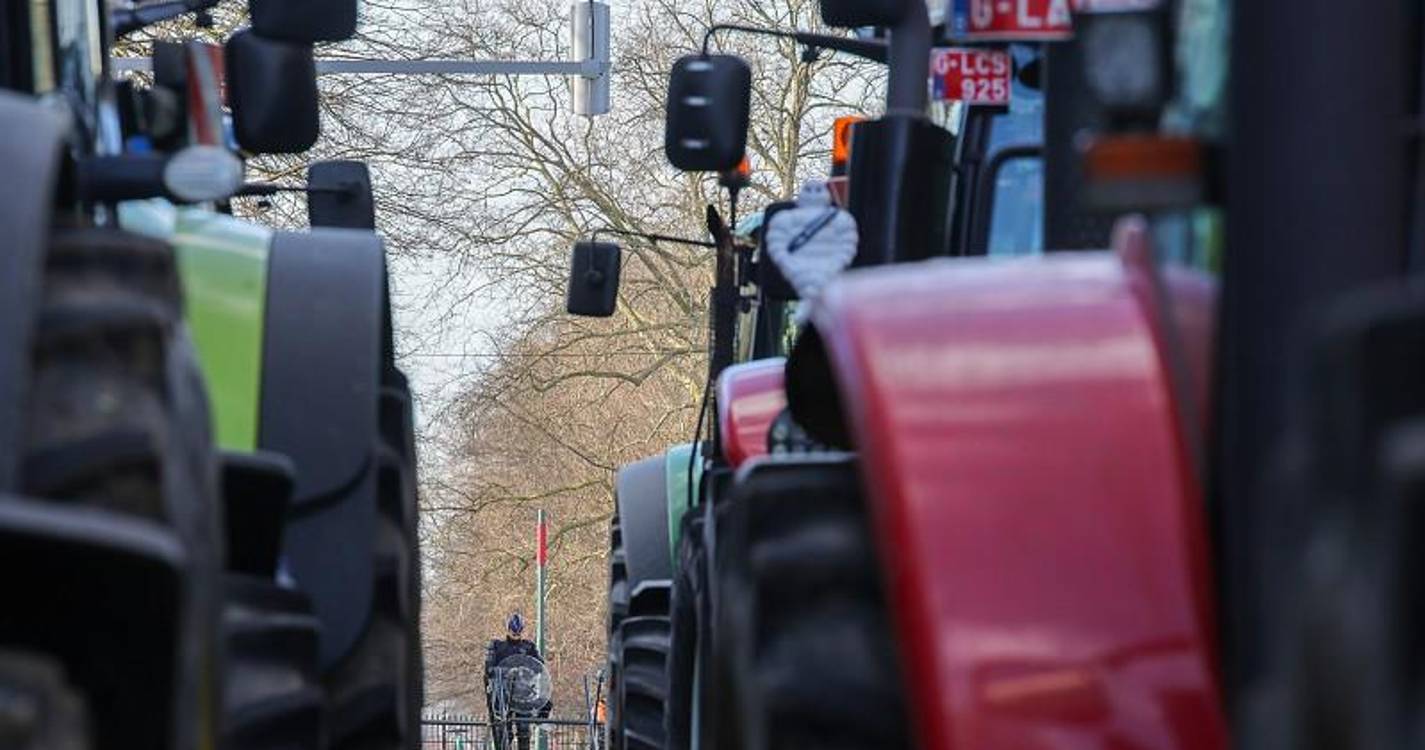 Suíça junta-se aos protestos com 30 tratores nas ruas de Genebra