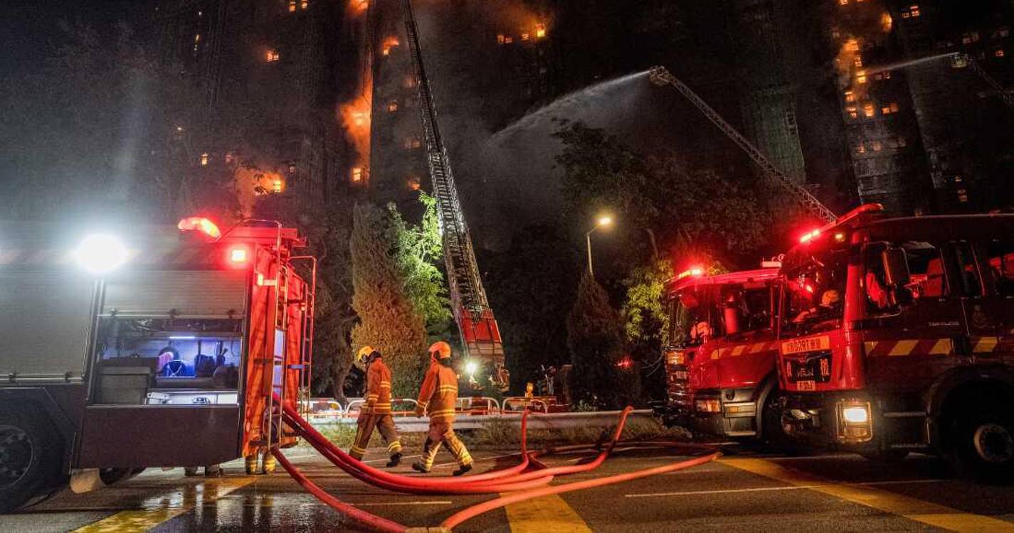 Hong Kong inicia três dias de luto à medida que avança investigação do incêndio