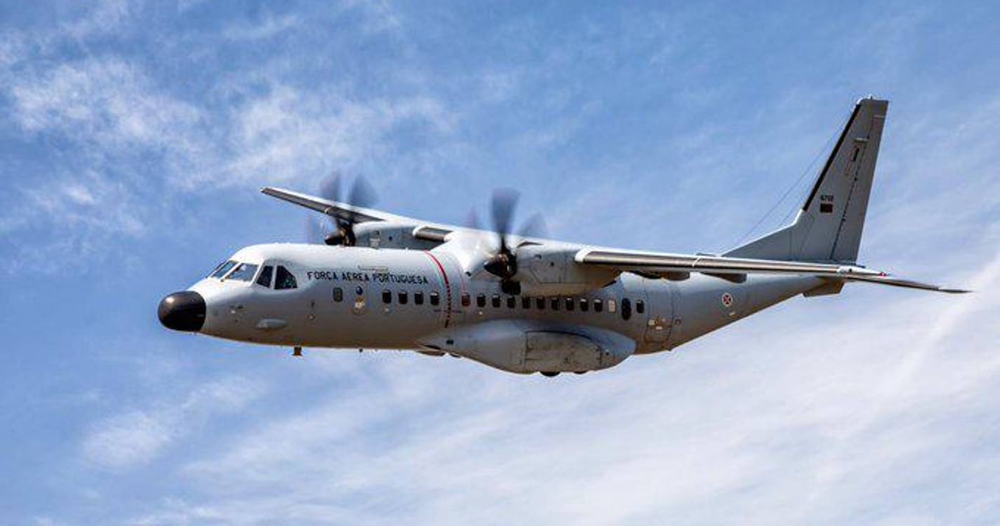 Dois doentes transportados entre ilhas pela Força Aérea