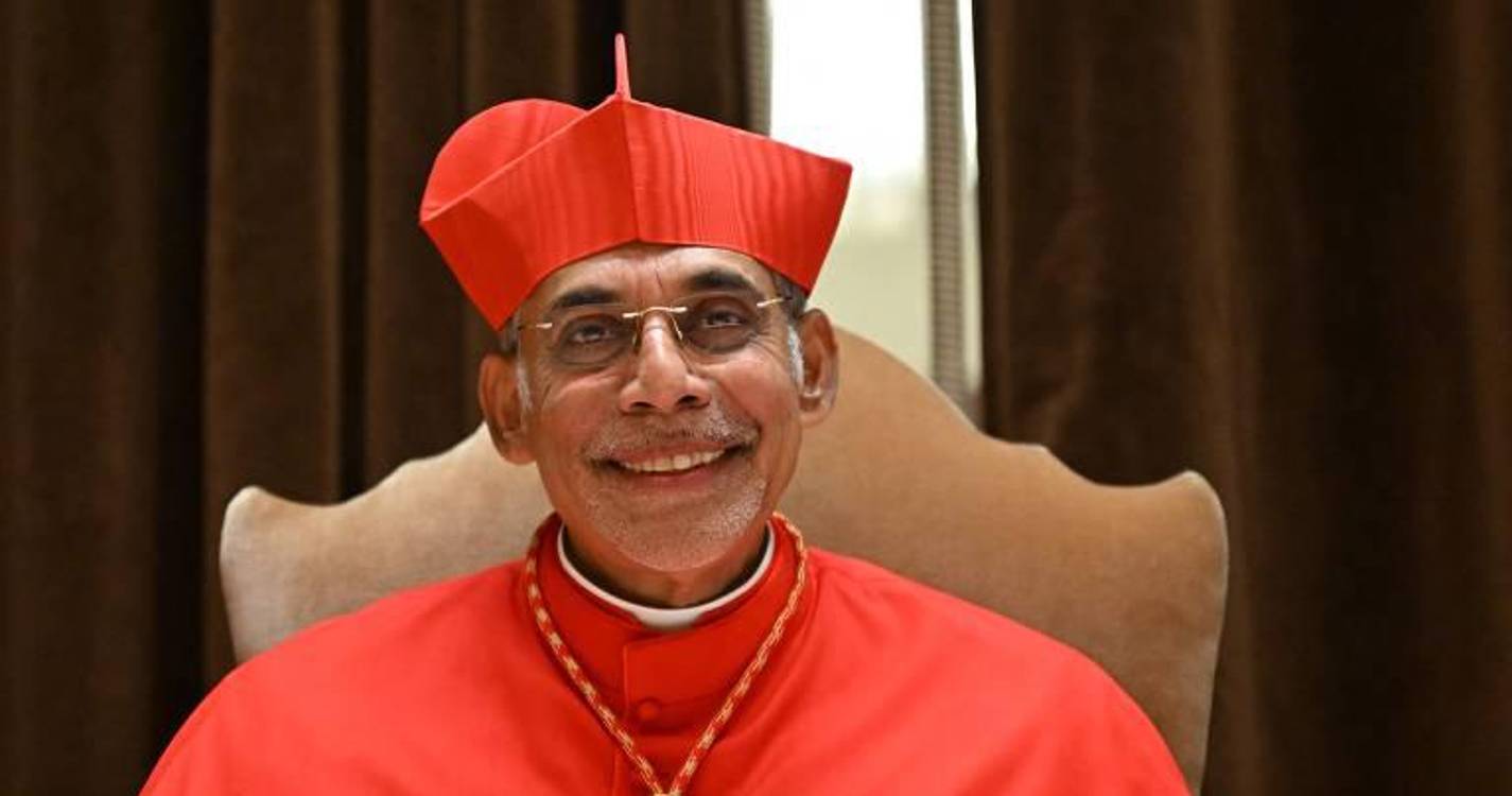 Cardeal prevê que Papa surpreenda e não renuncie