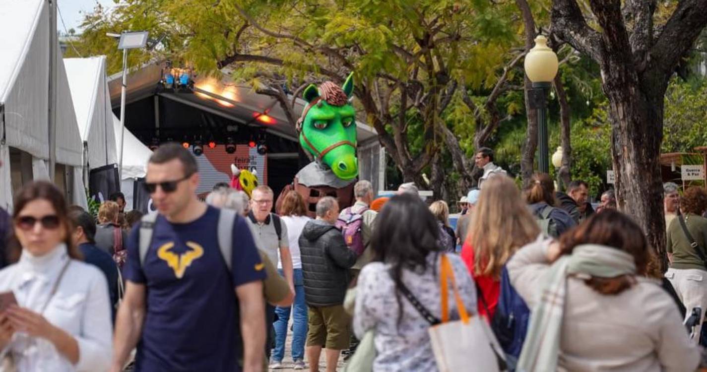 Monstera Books estreia-se na Feira do Livro do Funchal com sessão de autógrafos