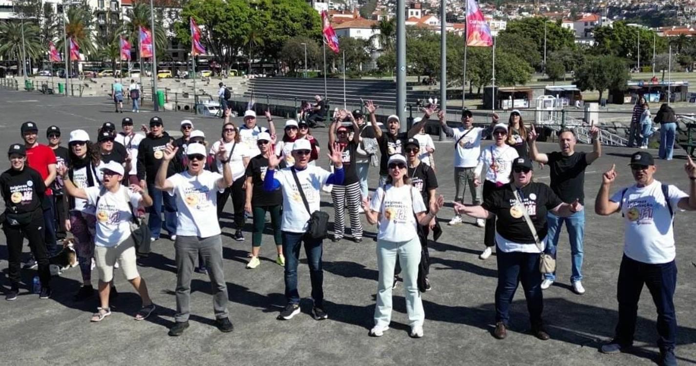 Centenas de professores preocupados com a renovação do corpo docente (com fotos)
