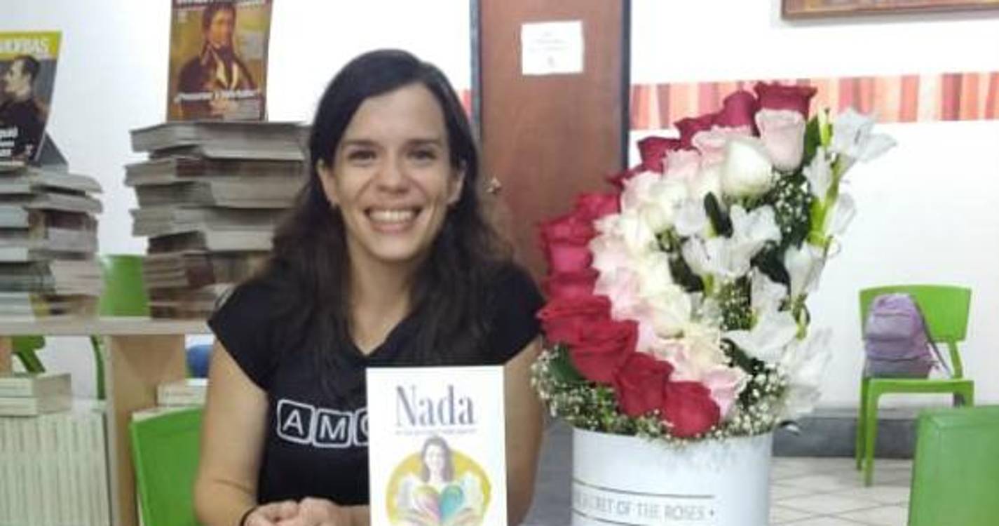 Jornalista luso-venezuelana Jessica Dos Santos apresentou novo livro