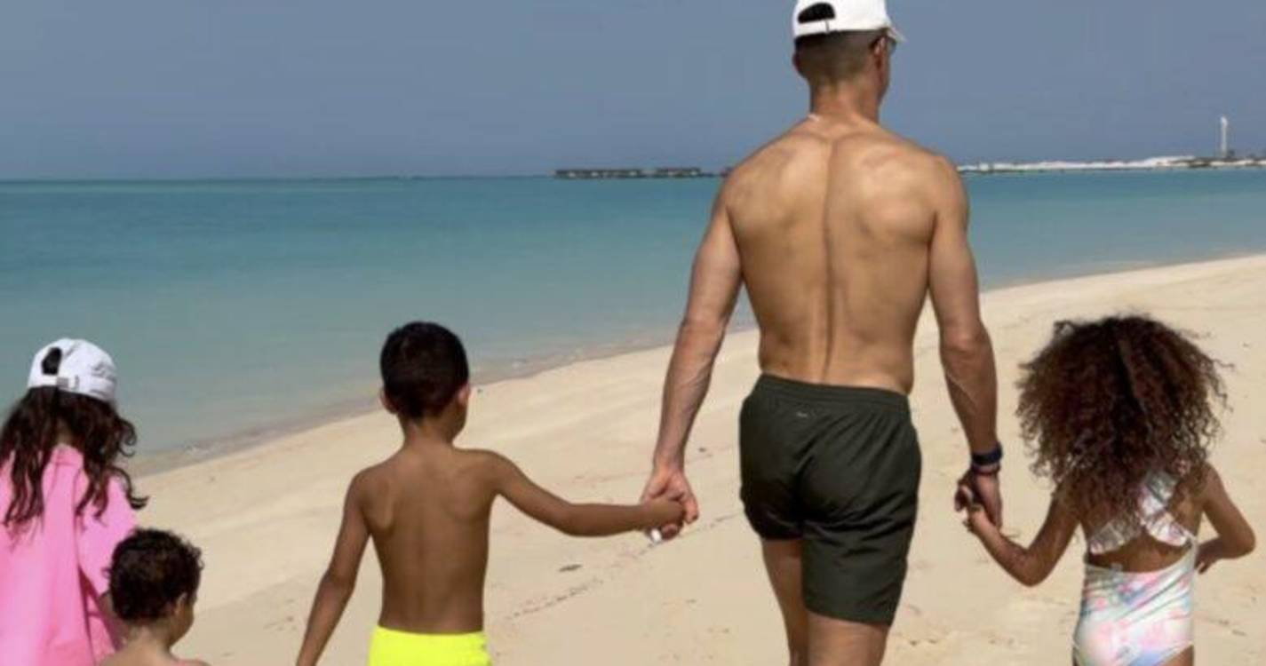Cristiano Ronaldo partilha vídeo com os filhos no “paraíso”