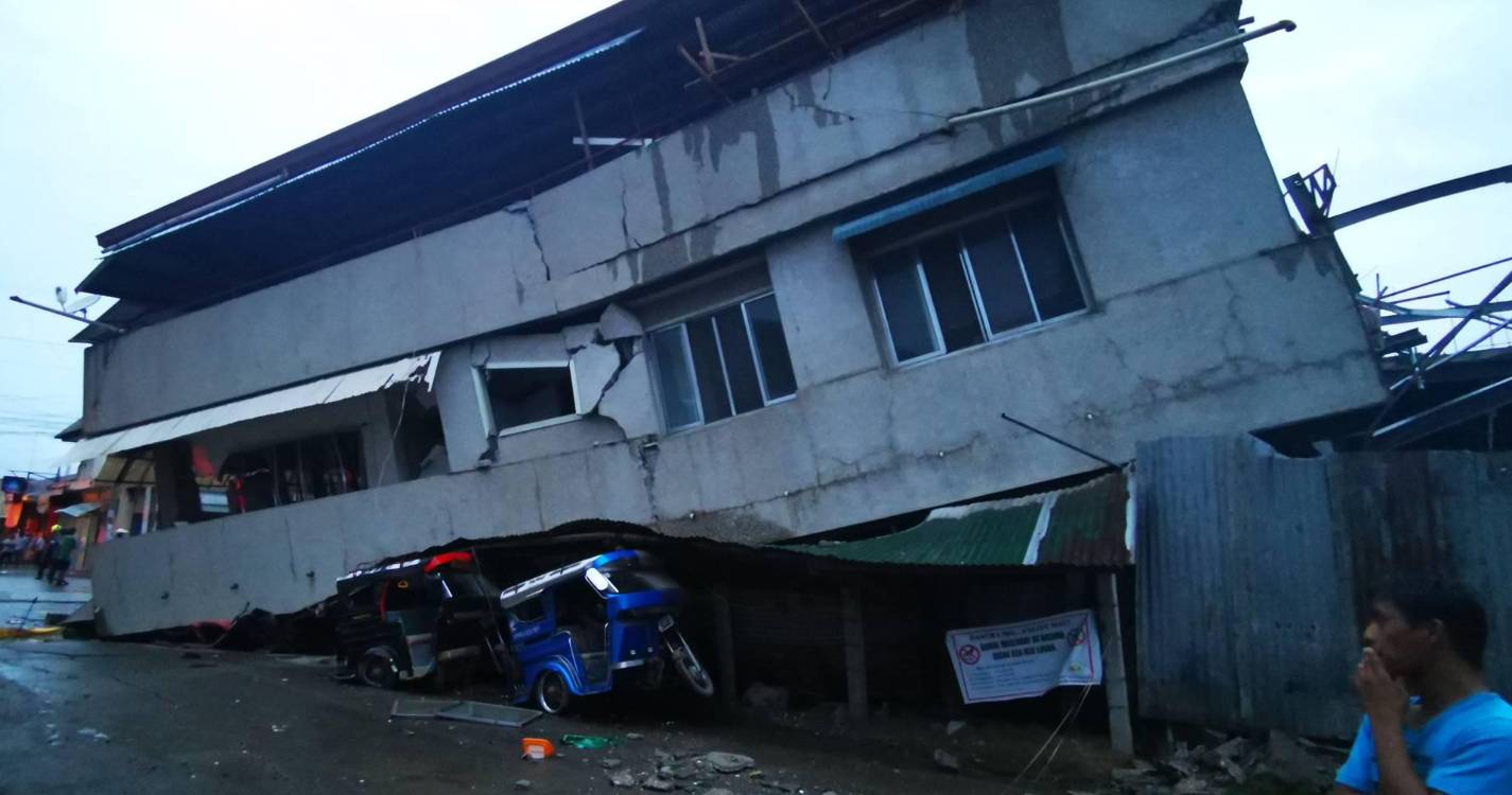 Cinco mortos no sismo de magnitude 6,9 nas Filipinas