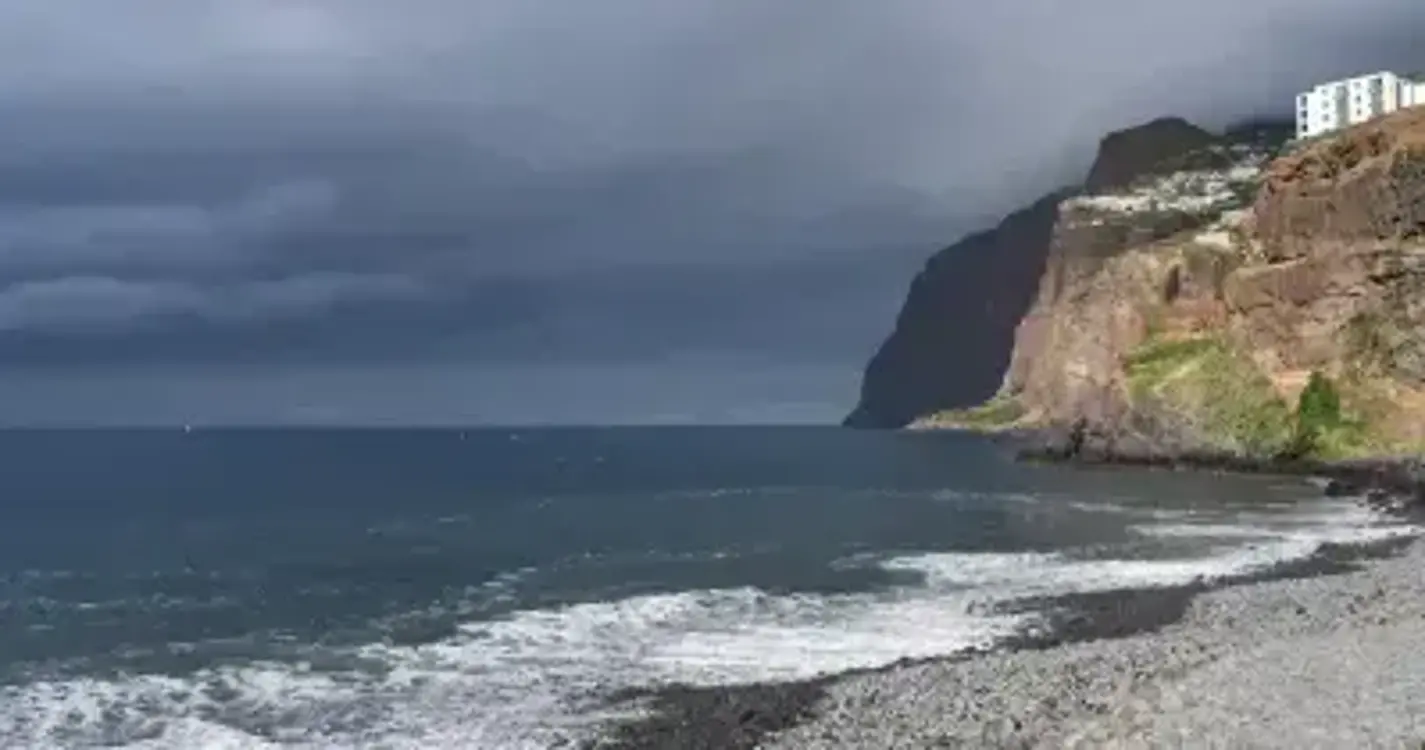 Céu muito nublado e chuva fraca esta quinta-feira na Madeira
