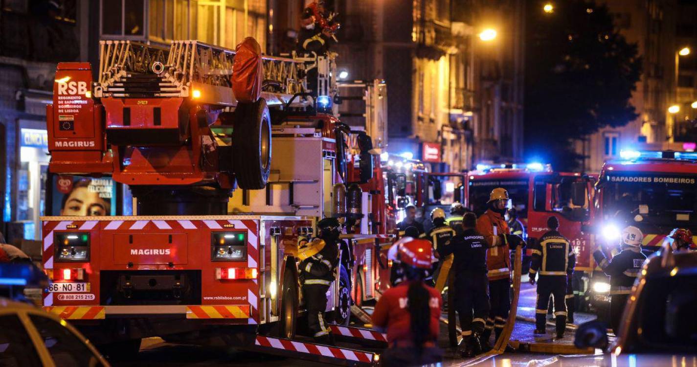 Incêndio em prédio em Lisboa fez 18 feridos por inalação de fumos