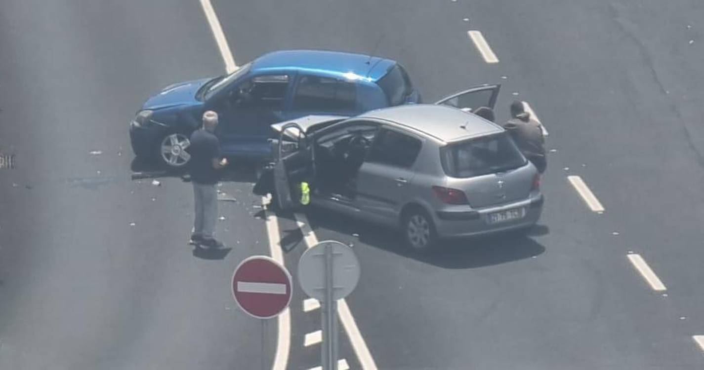 Acidente no Caniço resulta em ‘chapa batida’ e 2 feridos ligeiros