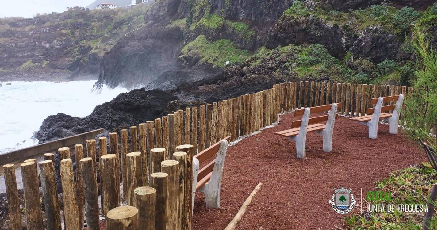Seixal ganha novo miradouro nas piscinas naturais