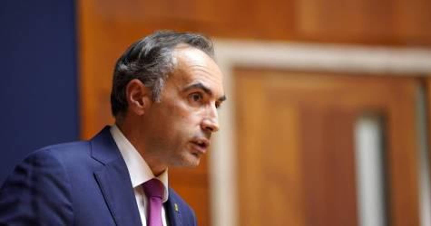 Rogério Gouveia visita novo Serviço de Finanças da Calheta