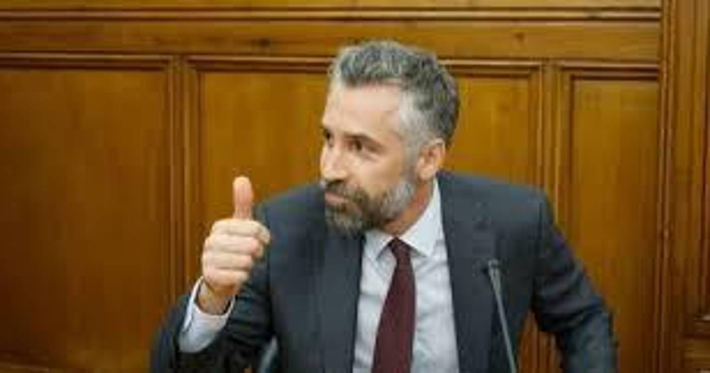 Pedro Nuno defende que sistema da Segurança Social está em risco com Governo da AD