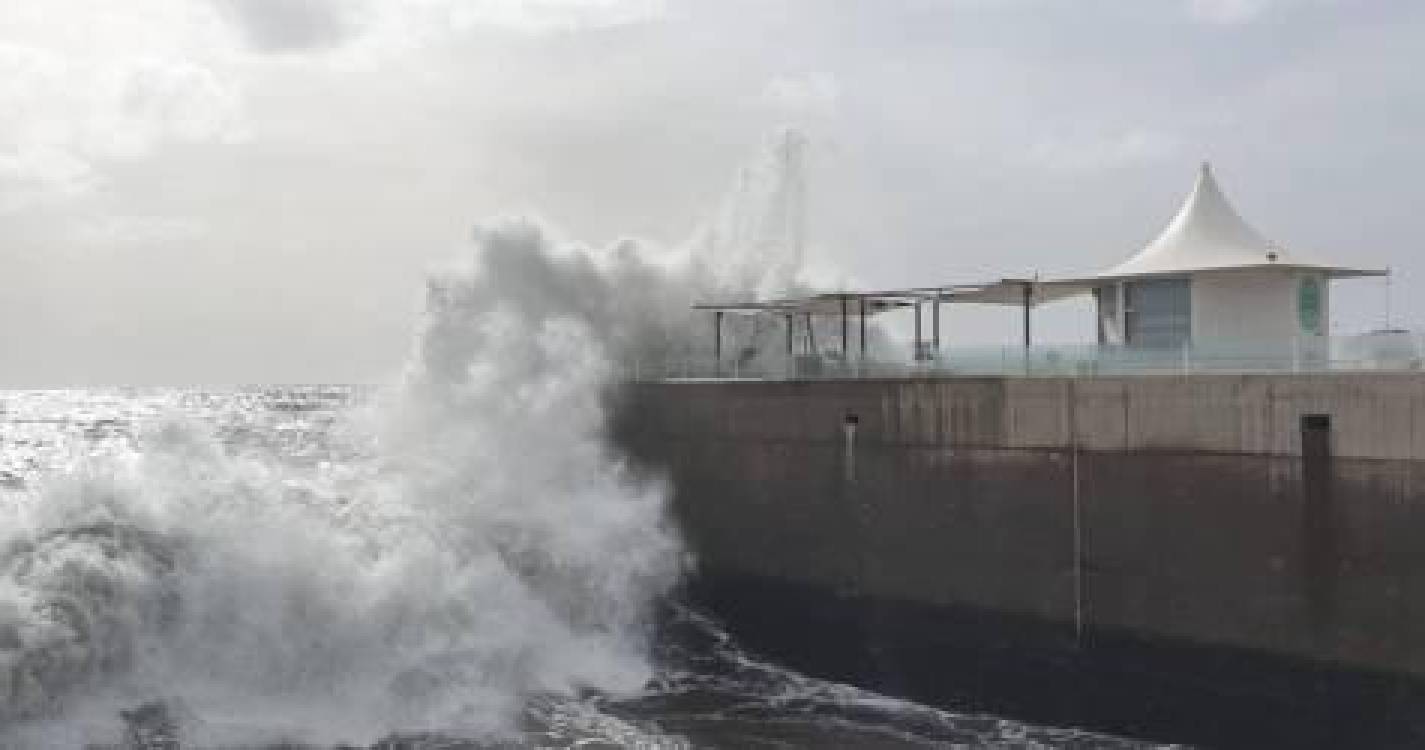 Capitania do Funchal emite aviso de agitação marítima forte até amanhã