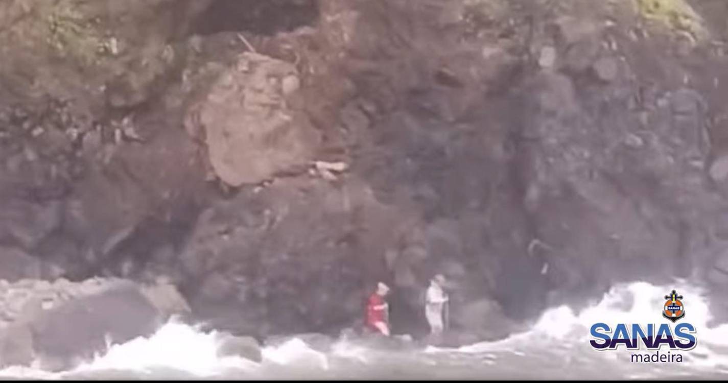 Casal avisado pelo SANAS para abandonar zona de perigo