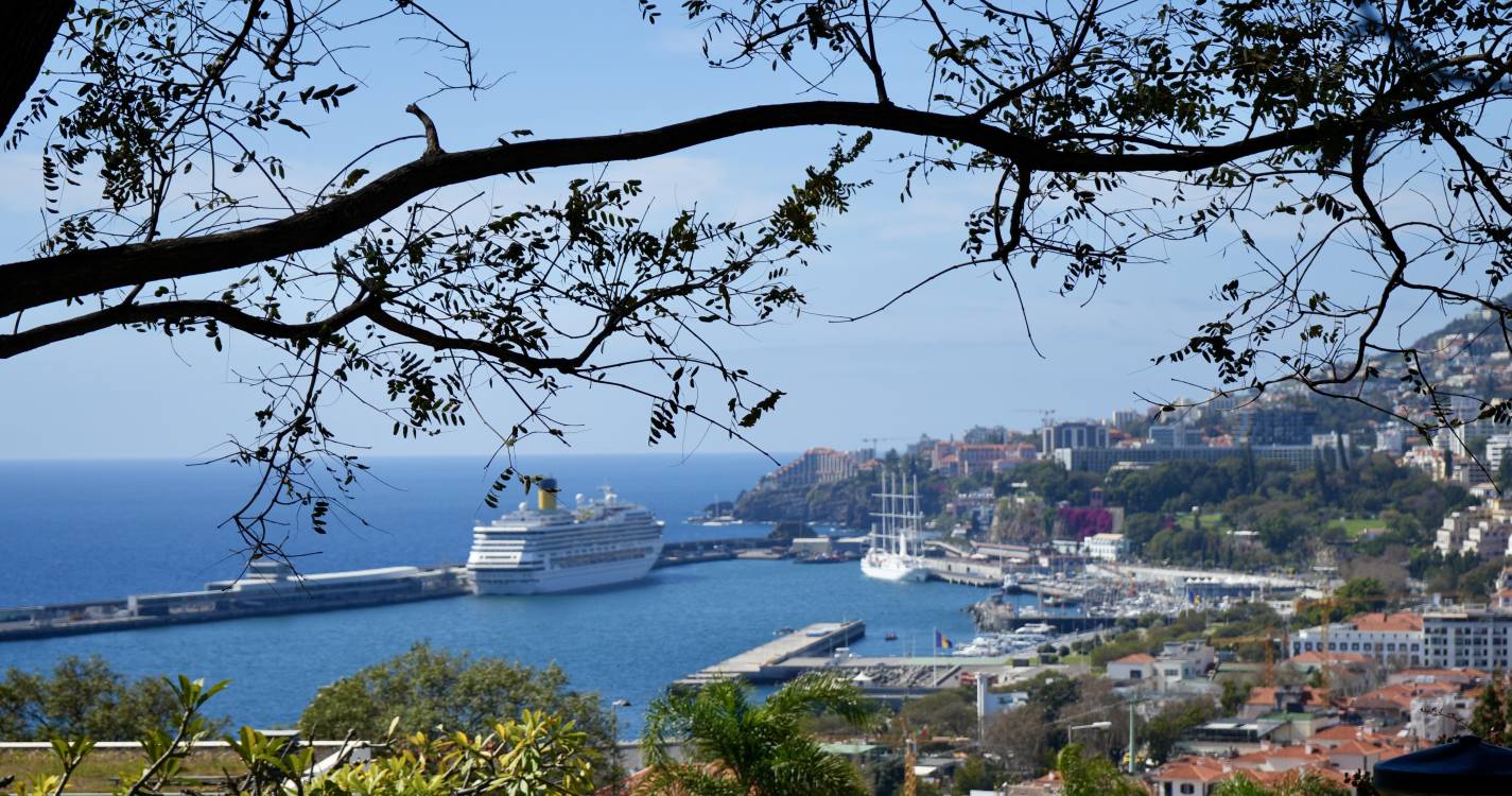 Mais de 3 mil passageiros desembarcaram este domingo no Funchal