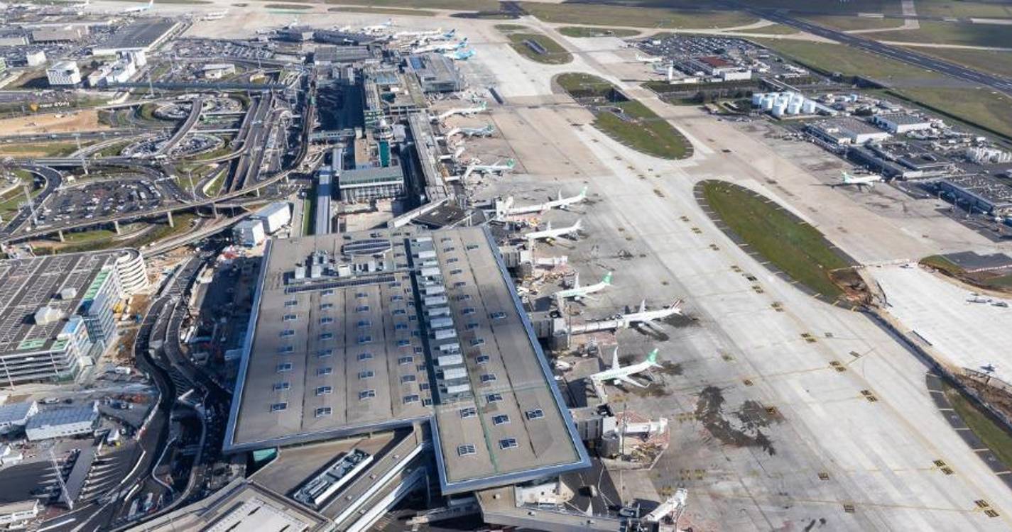 Avaria no controlo aéreo em Paris-Orly obriga companhias a cancelar 40% dos voos