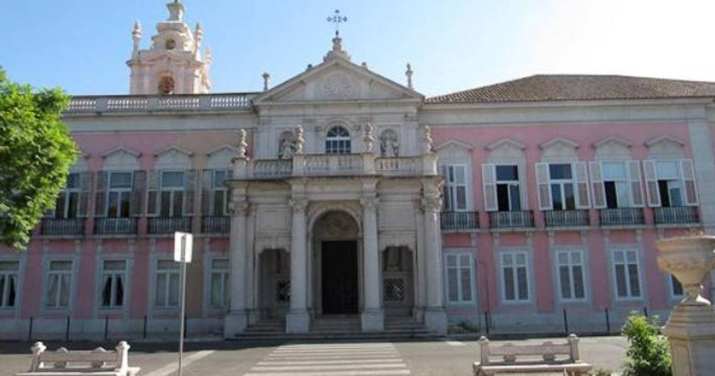 Ministério dos Negócios Estrangeiros vandalizado por protesto pró-Palestina