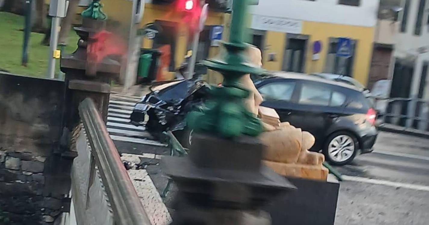 Acidente no Funchal provoca danos materiais em viatura