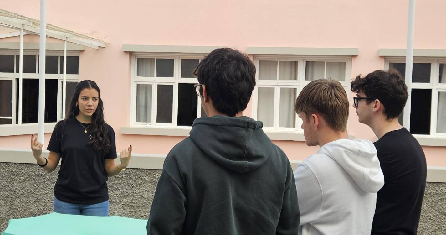 Universitários do Técnico contagiam alunos de Física do “Liceu” com demonstrações científicas