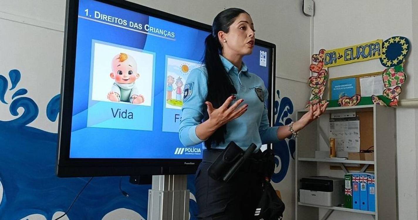 Iniciativa ‘Abraço Azul’ une PSP e comunidade educativa na EB1/PE da Lombada