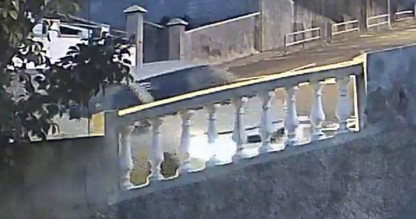 Condutor foge após atropelo a motociclista na Rua do Comboio