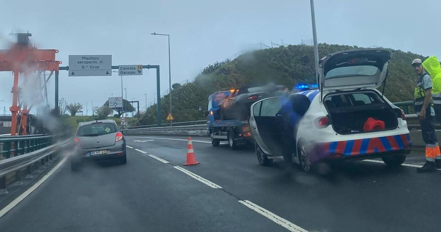 Acidente na via rápida provoca constrangimentos na zona do Garajau