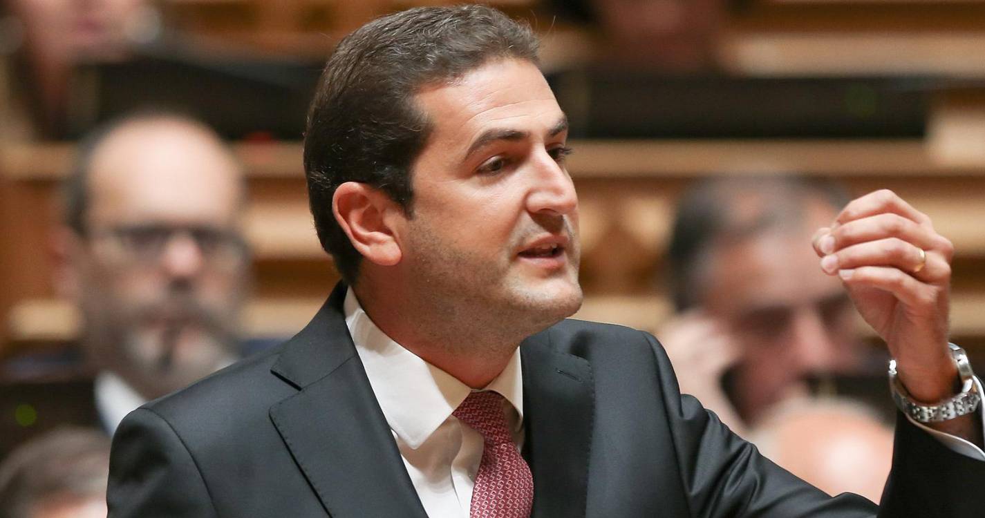 Hugo Soares reeleito líder do grupo parlamentar do PSD