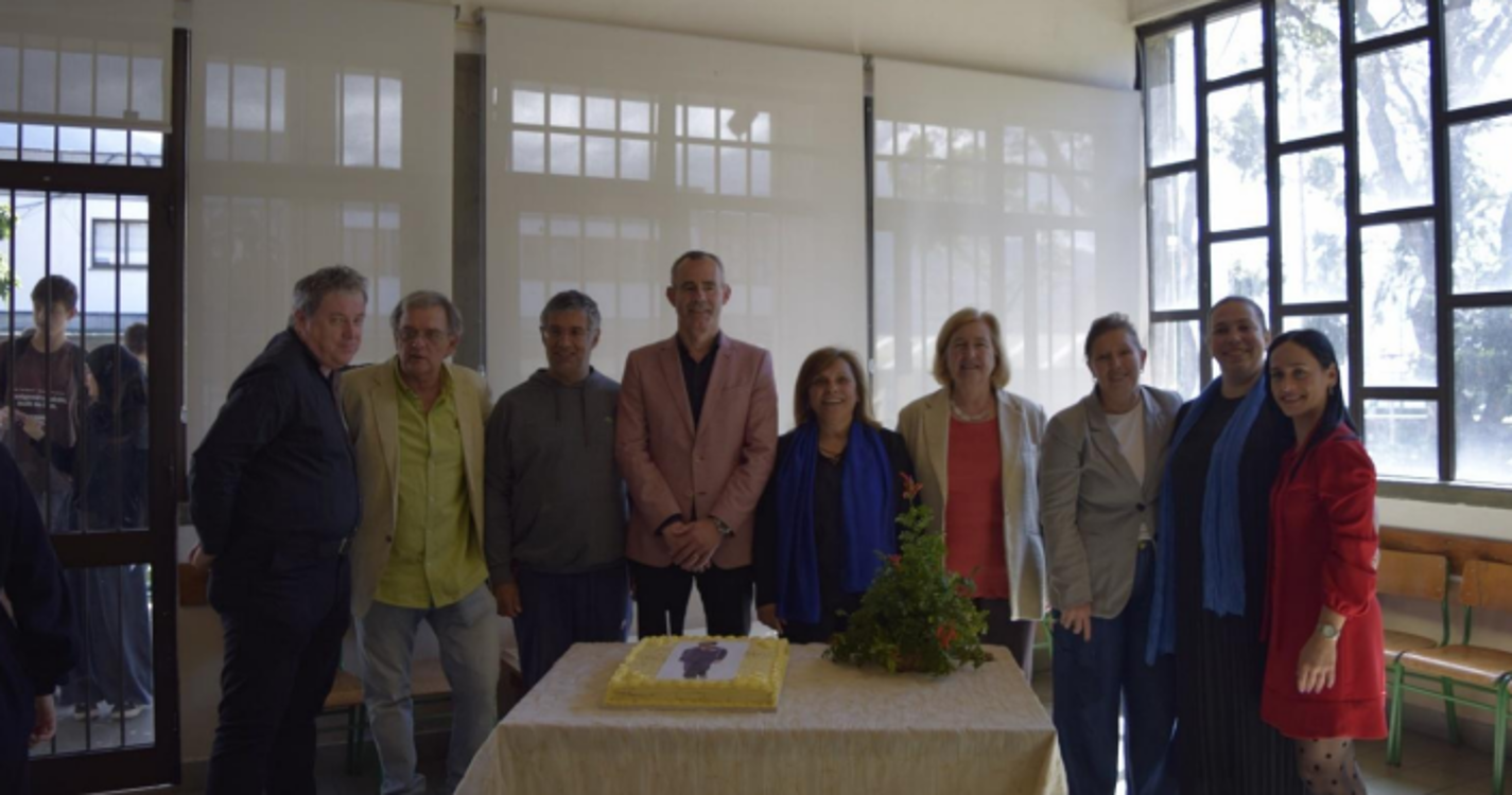 Escola Gonçalves Zarco celebra primeiro aniversário do ‘Senhor Positivo’