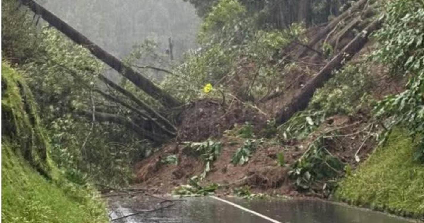 Mau tempo: Governo Regional acompanha derrocadas em várias ilhas dos Açores