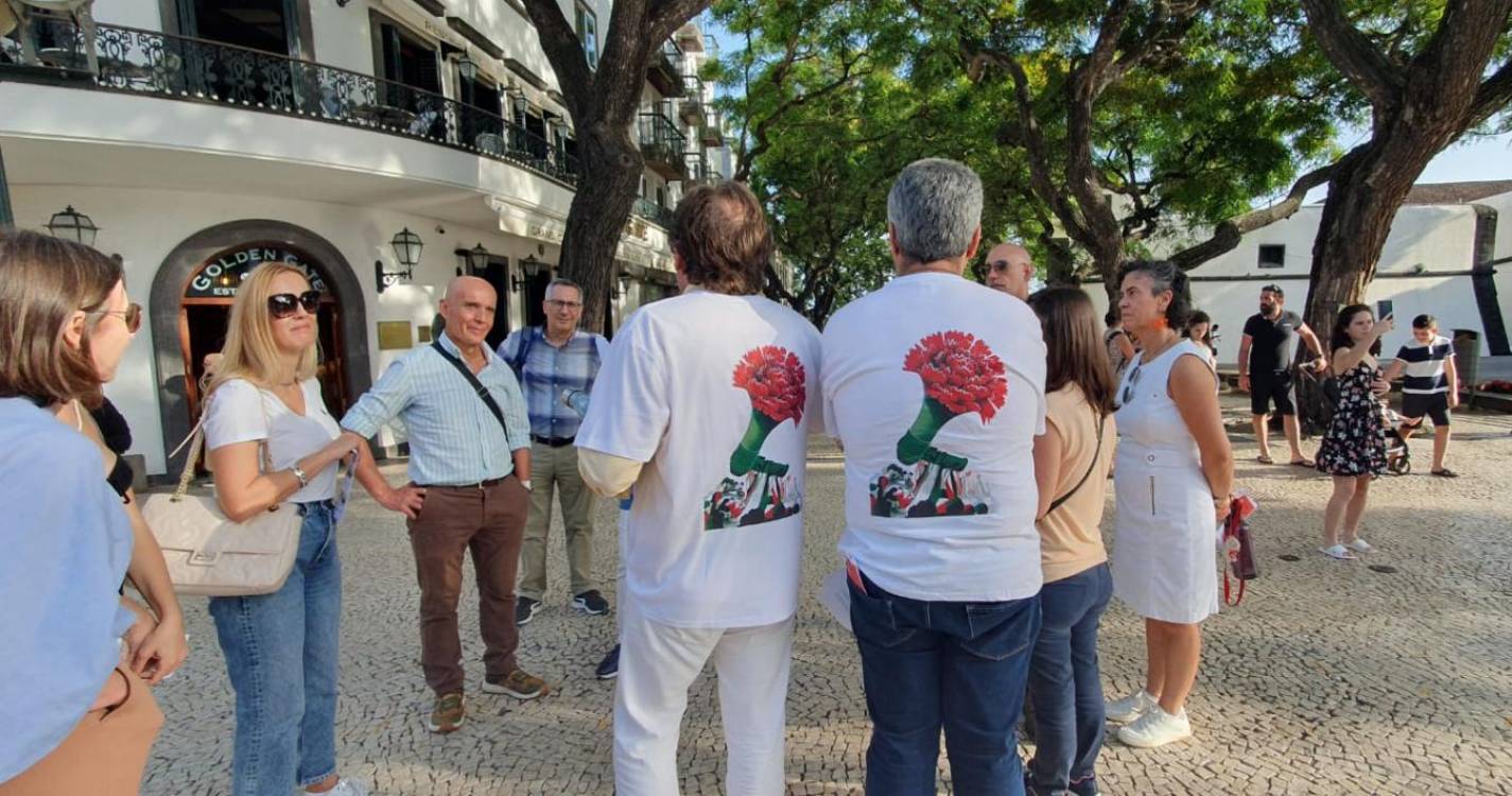 25 de Abril: Grupo de História da Francisco Franco dinamiza roteiro pelos “lugares da revolução” no Funchal