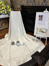 Capa encontra-se junto ao altar na igreja de São Martinho, no Funchal.