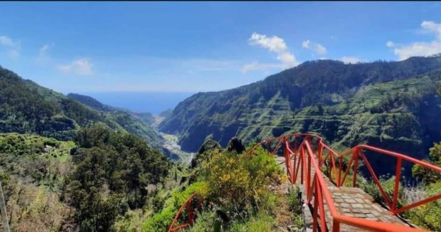 Junta de Freguesia da Ribeira Brava limpa vereda do Espigão