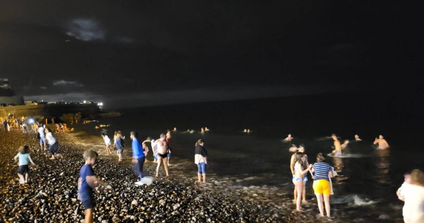 Festa de São João na Praia do Vigário teve ceia e mergulhos no mar (com fotos)