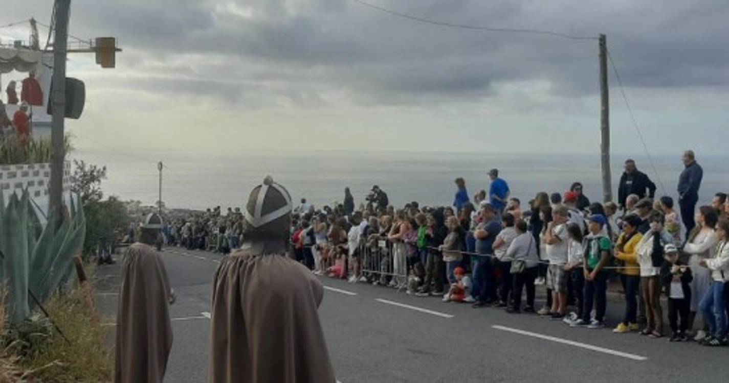 Momento solene e emotivo recria Via Sacra no Pico da Torre (com fotos)