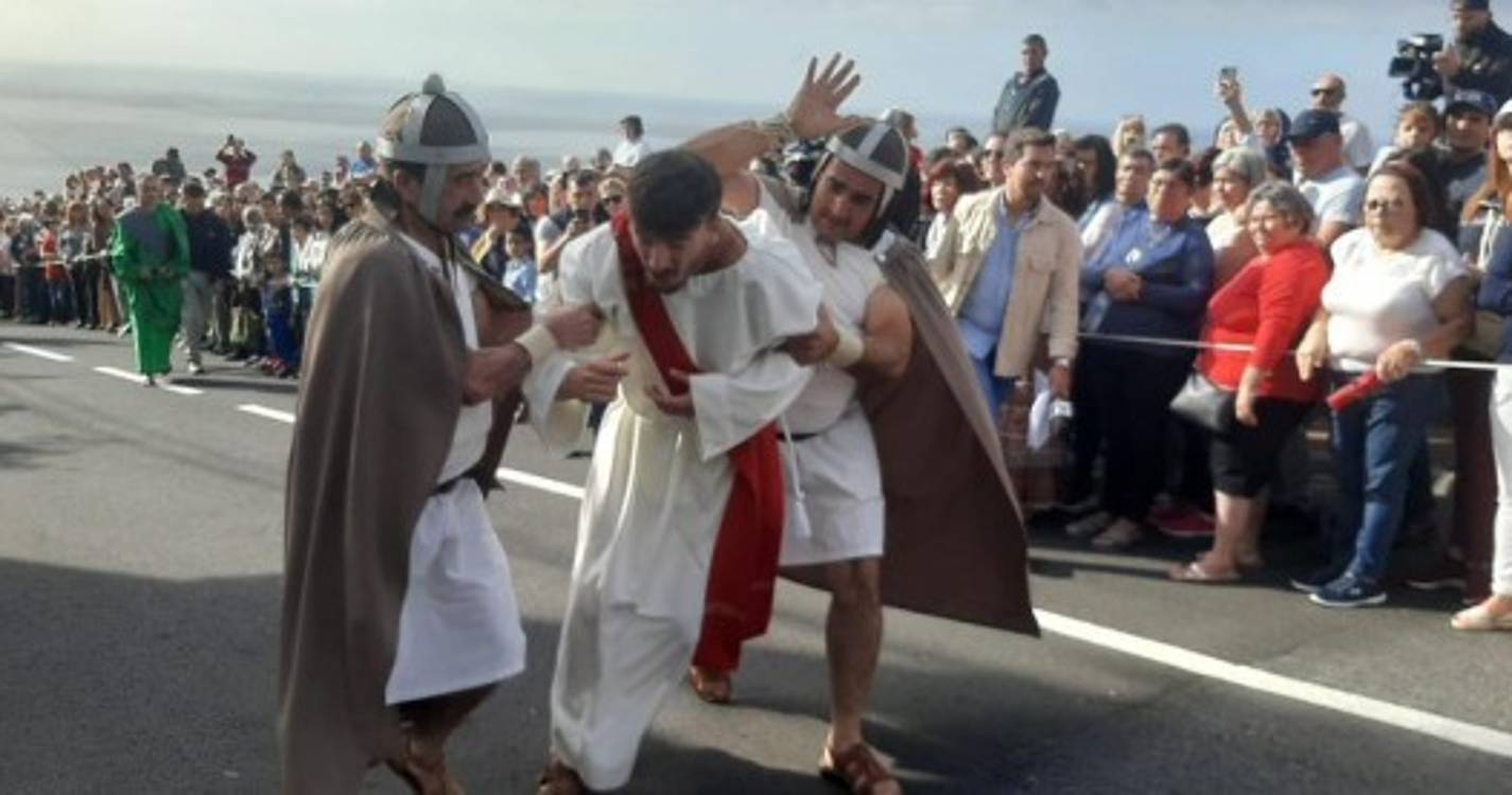 Momento solene e emotivo recria Via Sacra no Pico da Torre (com fotos)