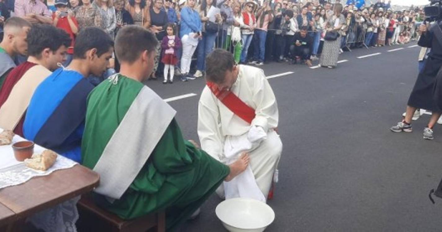 Momento solene e emotivo recria Via Sacra no Pico da Torre (com fotos)