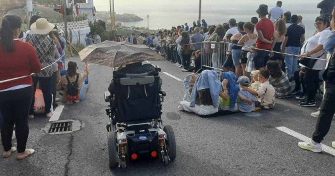 Momento solene e emotivo recria Via Sacra no Pico da Torre (com fotos)