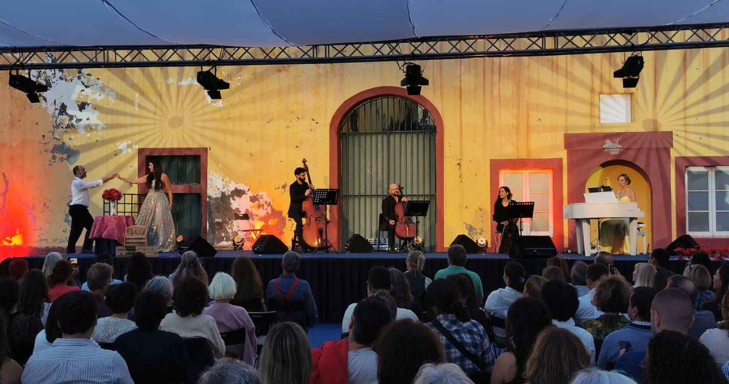Ópera leva ‘amor e confusão’ à Fortaleza do Pico (com fotos)