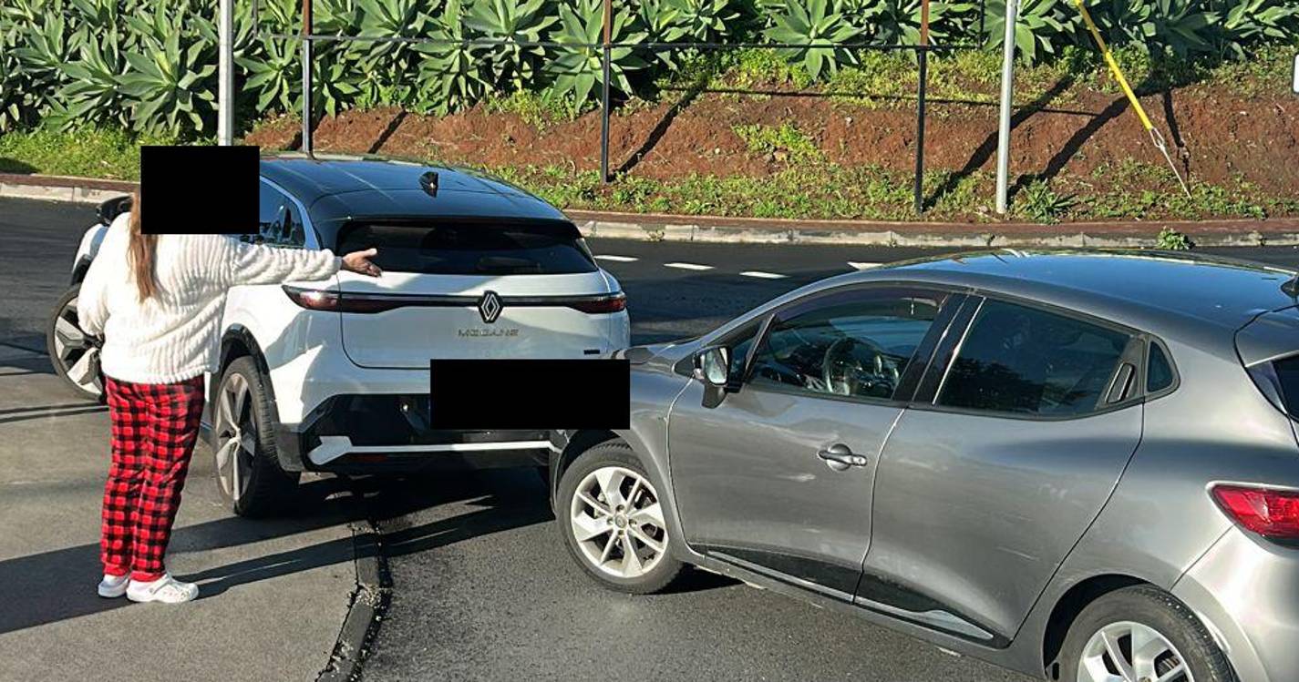 Choque entre duas viaturas na zona das Eiras