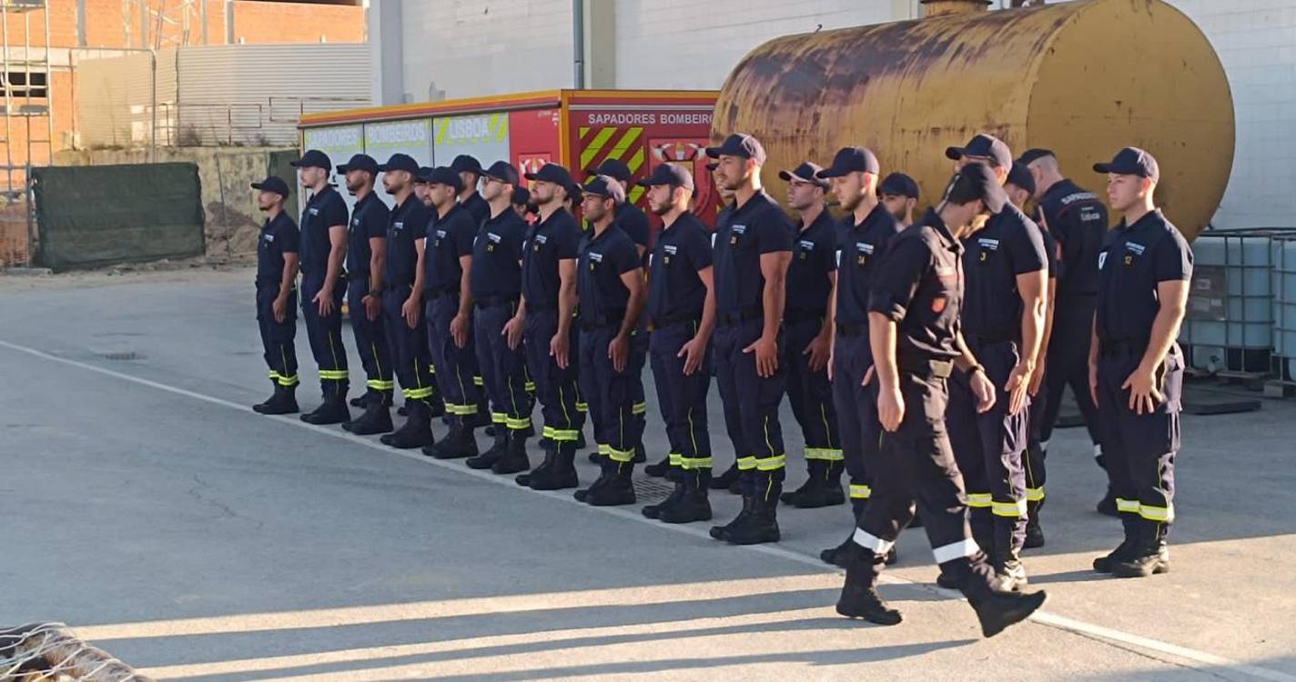 24 novos bombeiros recrutas de Santa Cruz em formação em Lisboa