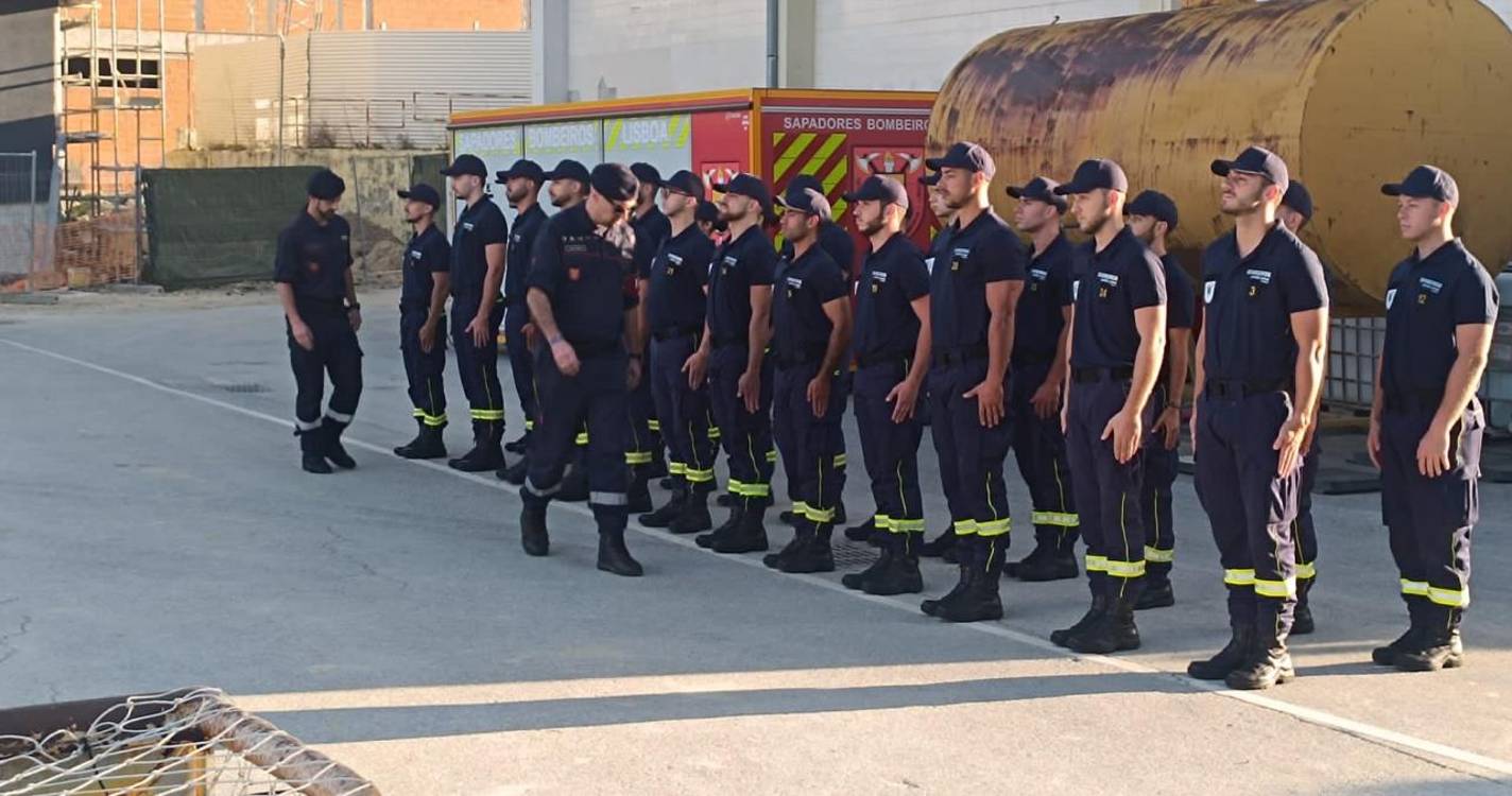 24 novos bombeiros recrutas de Santa Cruz em formação em Lisboa