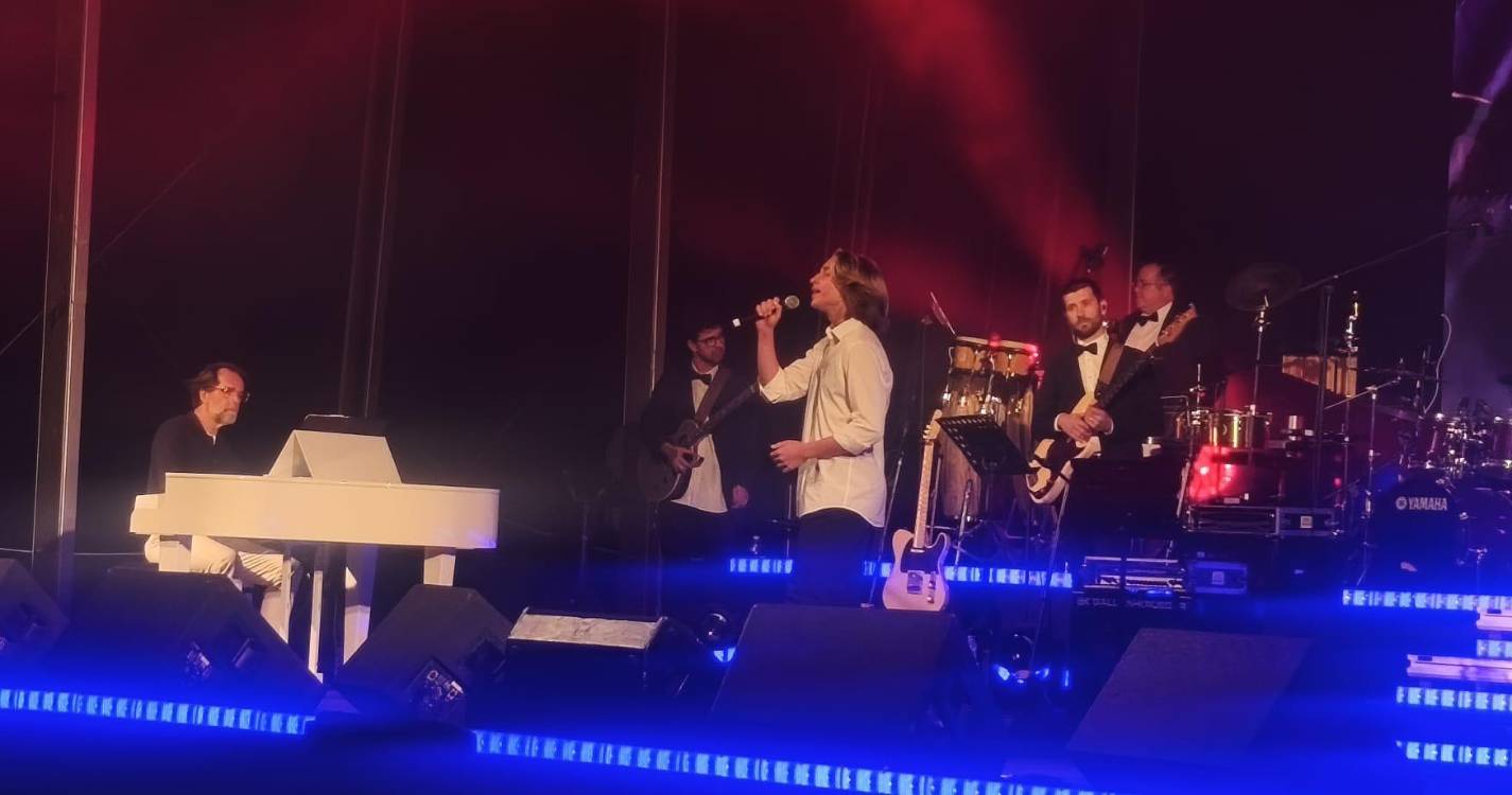 Albuquerque e filho Afonso sobem ao palco para interpretar “Your Song”, de Elton John