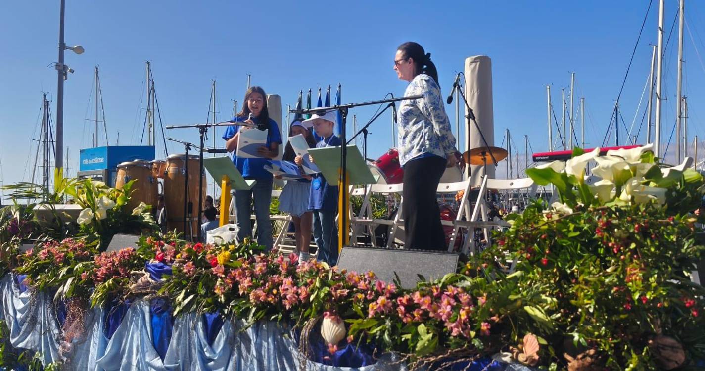 Alunos dos Louros apadrinham Marina do Funchal e lutam contra beatas porque ‘O peixe não fuma’
