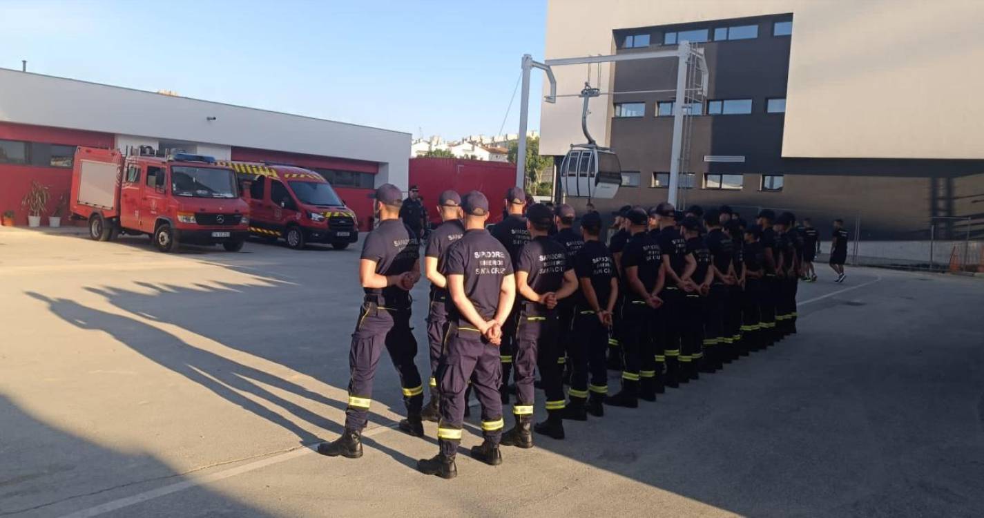 24 novos bombeiros recrutas de Santa Cruz em formação em Lisboa