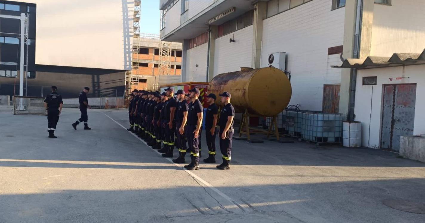 24 novos bombeiros recrutas de Santa Cruz em formação em Lisboa