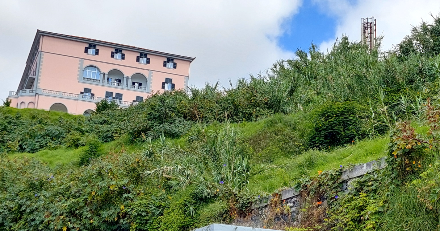 RIR alerta para perigo à volta dos Marmeleiros e lembra parque de estacionamento