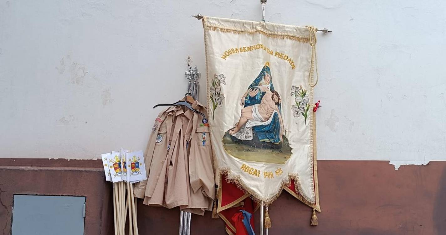 Dezenas de pessoas fazem o tapete para a procissão do Corpo de Deus (com fotos)