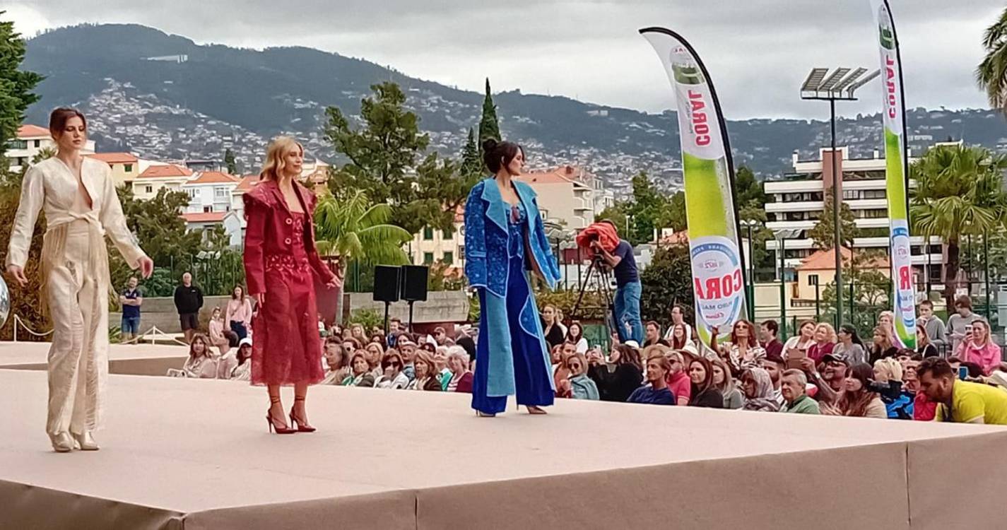 Modelos desfilam no Madeira Flower Collection (com fotos e vídeo)
