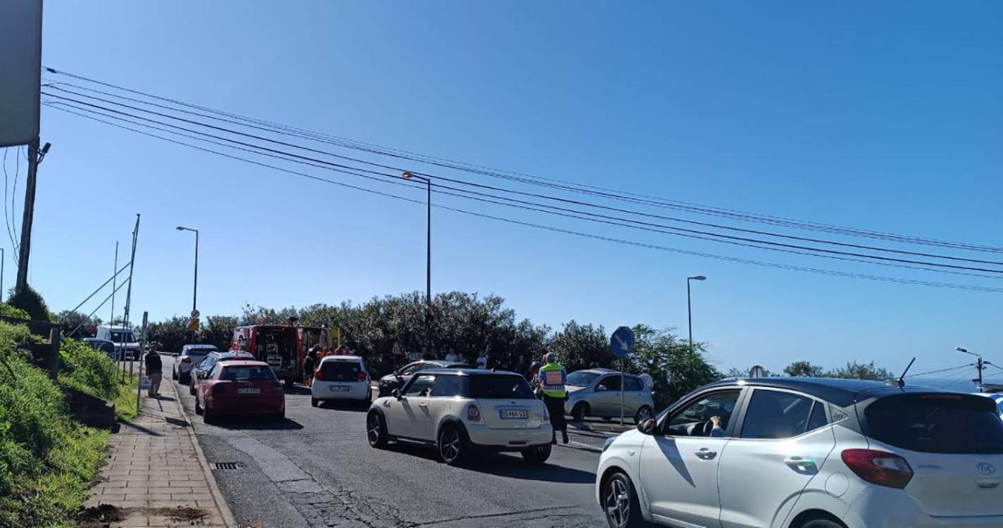 Acidente de viação deixa mulher encarcerada e condiciona trânsito em Santa Rita